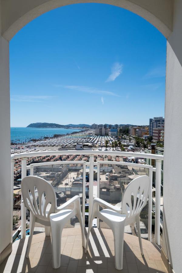 Hotel International Direttamente Sulla Sabbia Misano Adriatico Εξωτερικό φωτογραφία