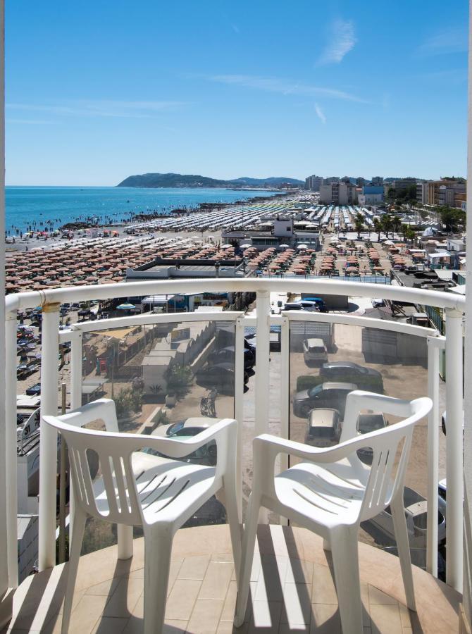 Hotel International Direttamente Sulla Sabbia Misano Adriatico Εξωτερικό φωτογραφία