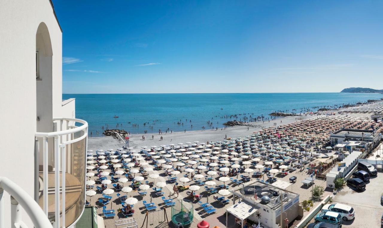 Hotel International Direttamente Sulla Sabbia Misano Adriatico Εξωτερικό φωτογραφία
